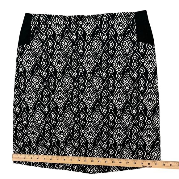 Chicos Skirt Womens 2 Large Black White A-Line Geometric Print Flat Front Preppy - Picture 7 of 8